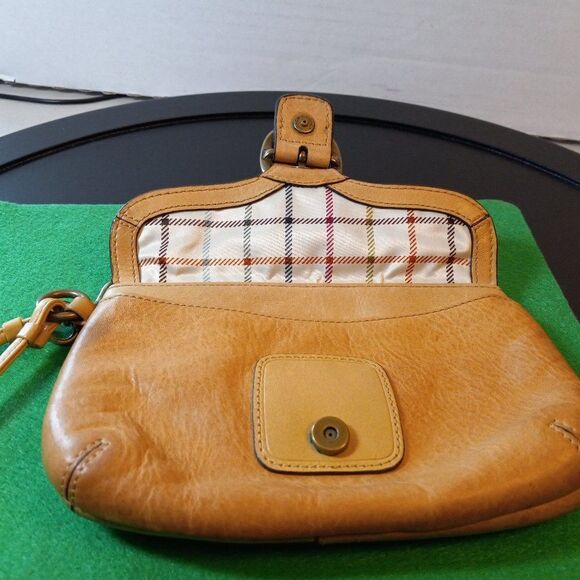Coach light tan wristlet - Picture 2 of 10